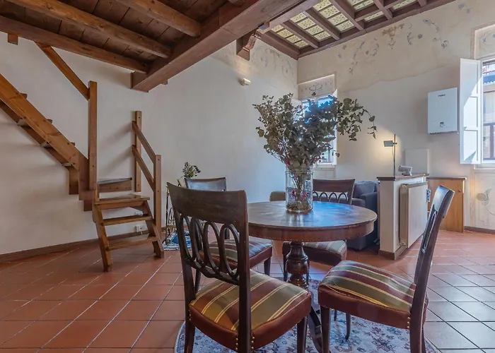 Guesthost - Renaissance