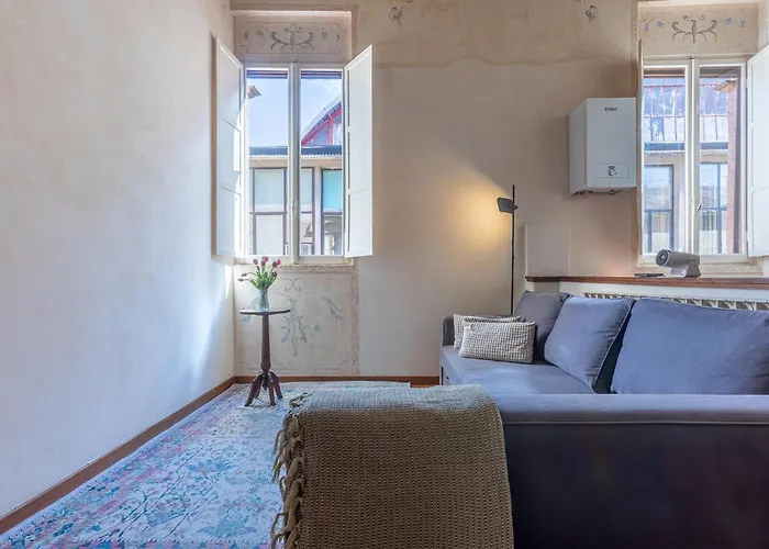 Guesthost - Renaissance